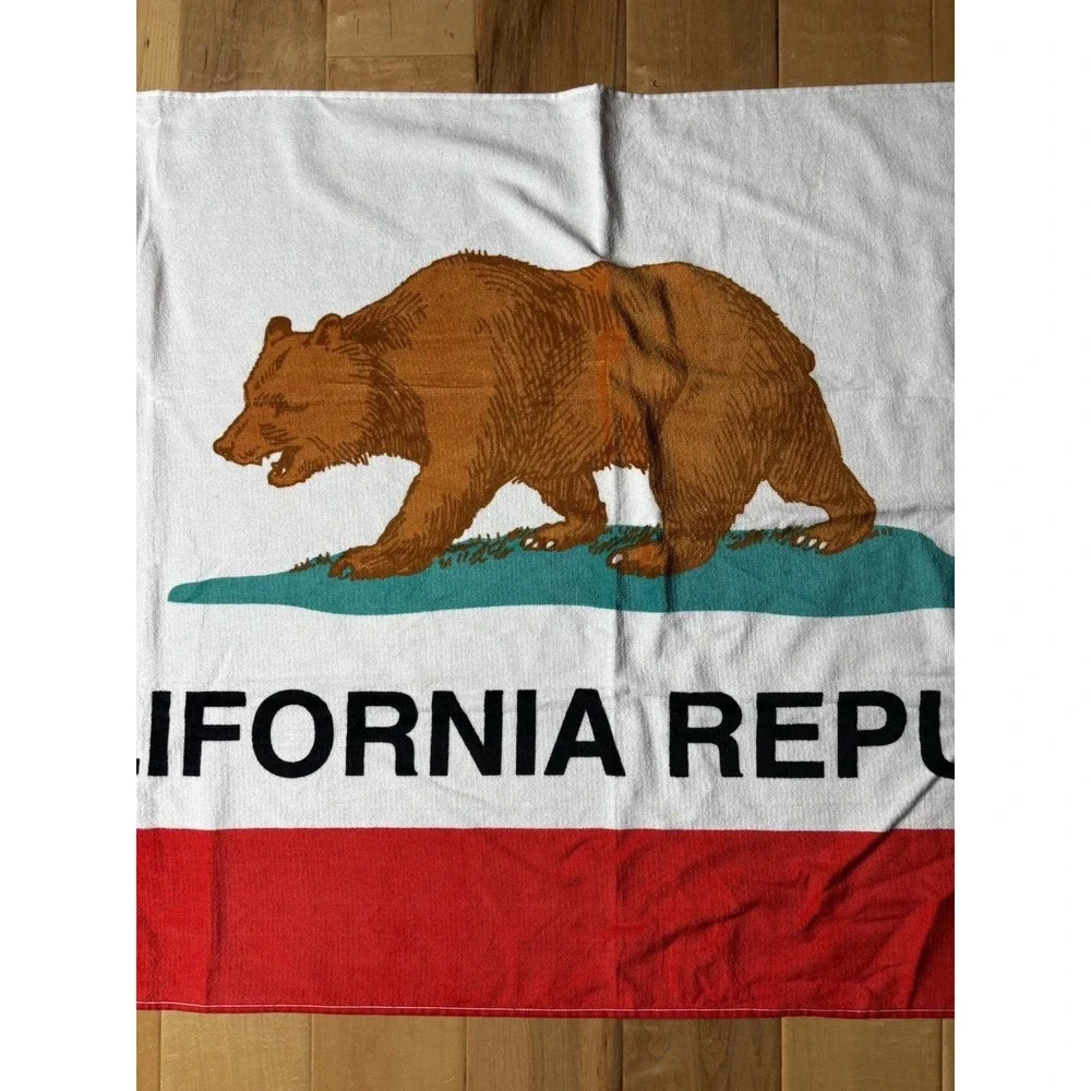 Smith Novelty Company Beach Towel Unisex OS White California Republic Bear Flag